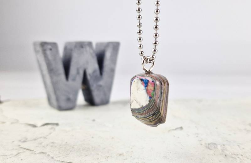 Halskette Mit Anhängern Aus Graffitilackschichten Upcycling Schmuck Graffitischmuck . Einzelstück Streetart Halskette Mit Anhängern Aus Graffitilackschichten Upcycling Schmuck Graffitischmuck . Einzelstück Streetart von WalldiamondsShop