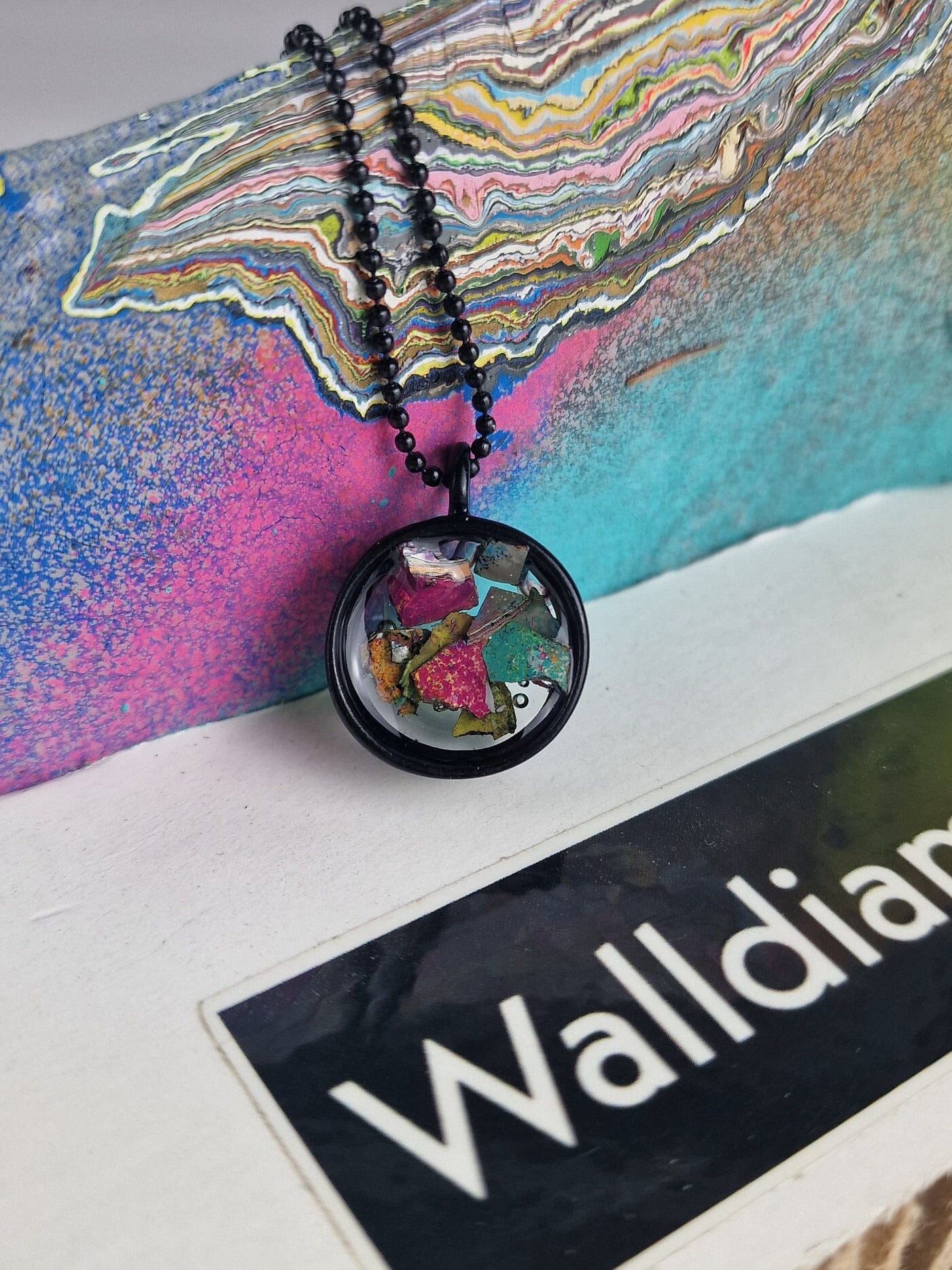 Handgefertigte Halskette Aus Beton Und Graffitilackschichten Upcycling Schmuck Handgefertigte Halskette Aus Beton Und Graffitilackschichten Upcycling Schmuck von WalldiamondsShop