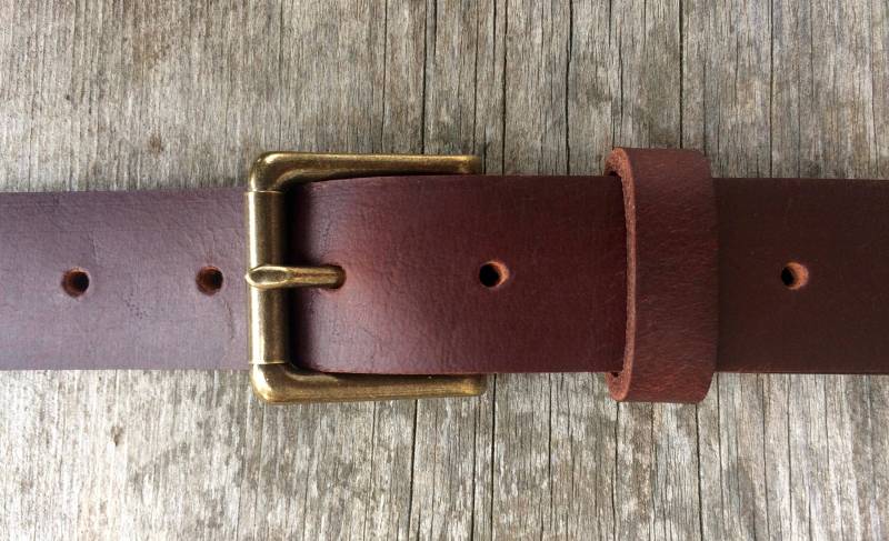 Brauner Vollleder Arbeitsgürtel - Massive Messing Rollschnalle Brauner Vollleder Arbeitsgürtel - Massive Messing Rollschnalle von WallingAndSons