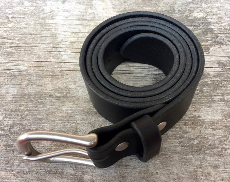 Handgefertigte Schwarz Leder Gürtel Vollnarbig Mit Nickel Schnalle Handgefertigte Schwarz Leder Gürtel Vollnarbig Mit Nickel Schnalle von WallingAndSons
