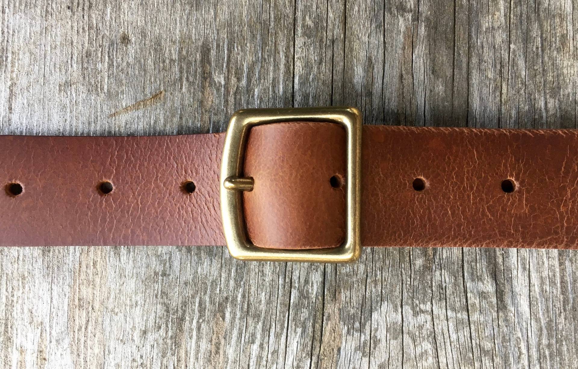 Hellbrauner Ledergürtel Vollrindleder, Massive Messingschnalle, Handgemacht Hellbrauner Ledergürtel Vollrindleder, Massive Messingschnalle, Handgemacht von WallingAndSons