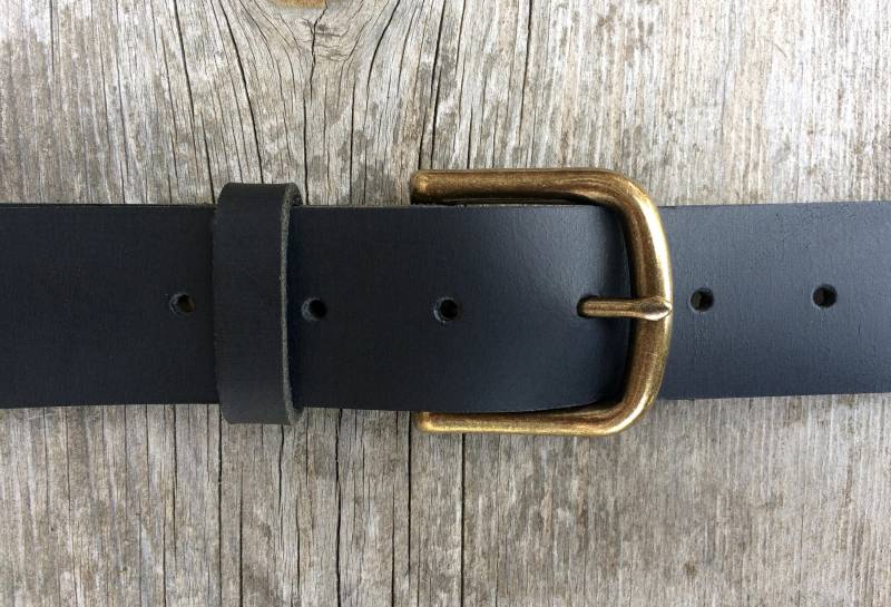 Schwarz Vollrindleder Arbeitsgürtel Massive Messingschnalle, Monogramm Schwarz Vollrindleder Arbeitsgürtel Massive Messingschnalle, Monogramm von WallingAndSons