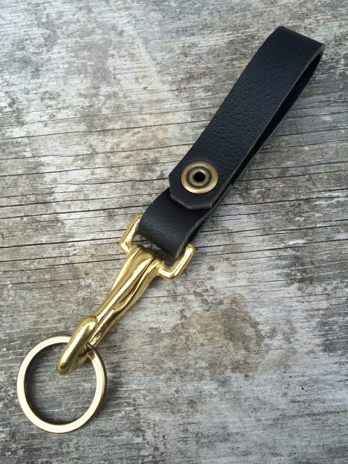 Schwarzer Leder Schlüsselanhänger Massiver Messing Schlüsselanhänger Mit Wunsch Monogramm Schwarzer Leder Schlüsselanhänger Massiver Messing Schlüsselanhänger Mit Wunsch Monogramm von WallingAndSons