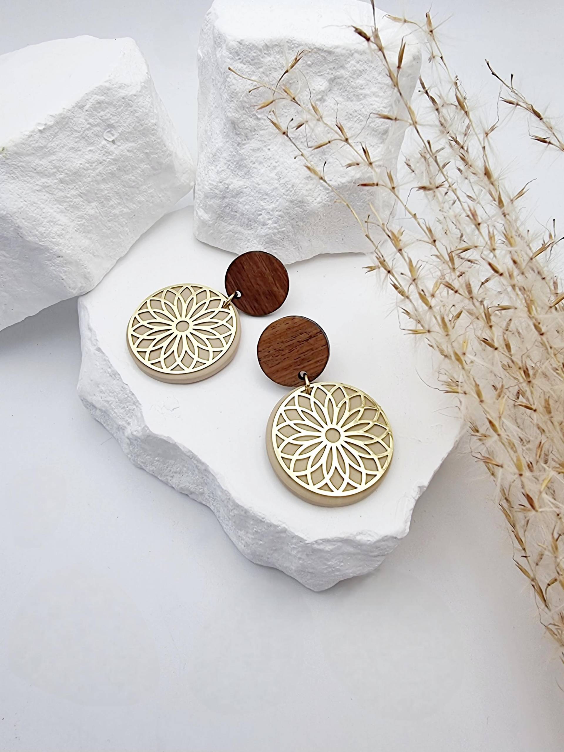 Holzohrringe Mit Mandala Holzohrringe Mit Mandala von WallisKunstwerkstatt