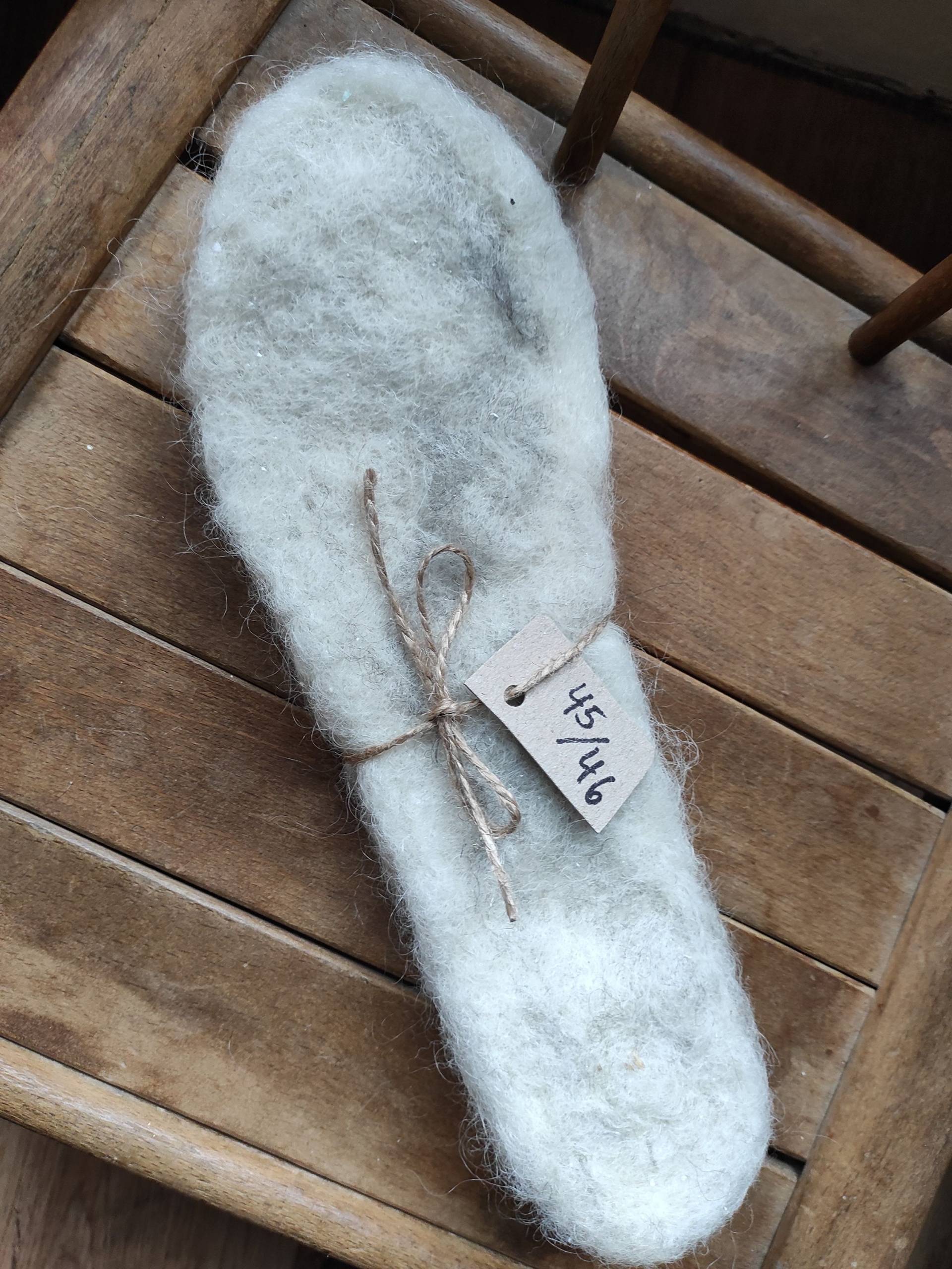 Einlegesohlen Gefilzt Walliser Schwarznasen Schaf Größe 45/46 Einlegesohlen Gefilzt Walliser Schwarznasen Schaf Größe 45/46 von WalliserLocken