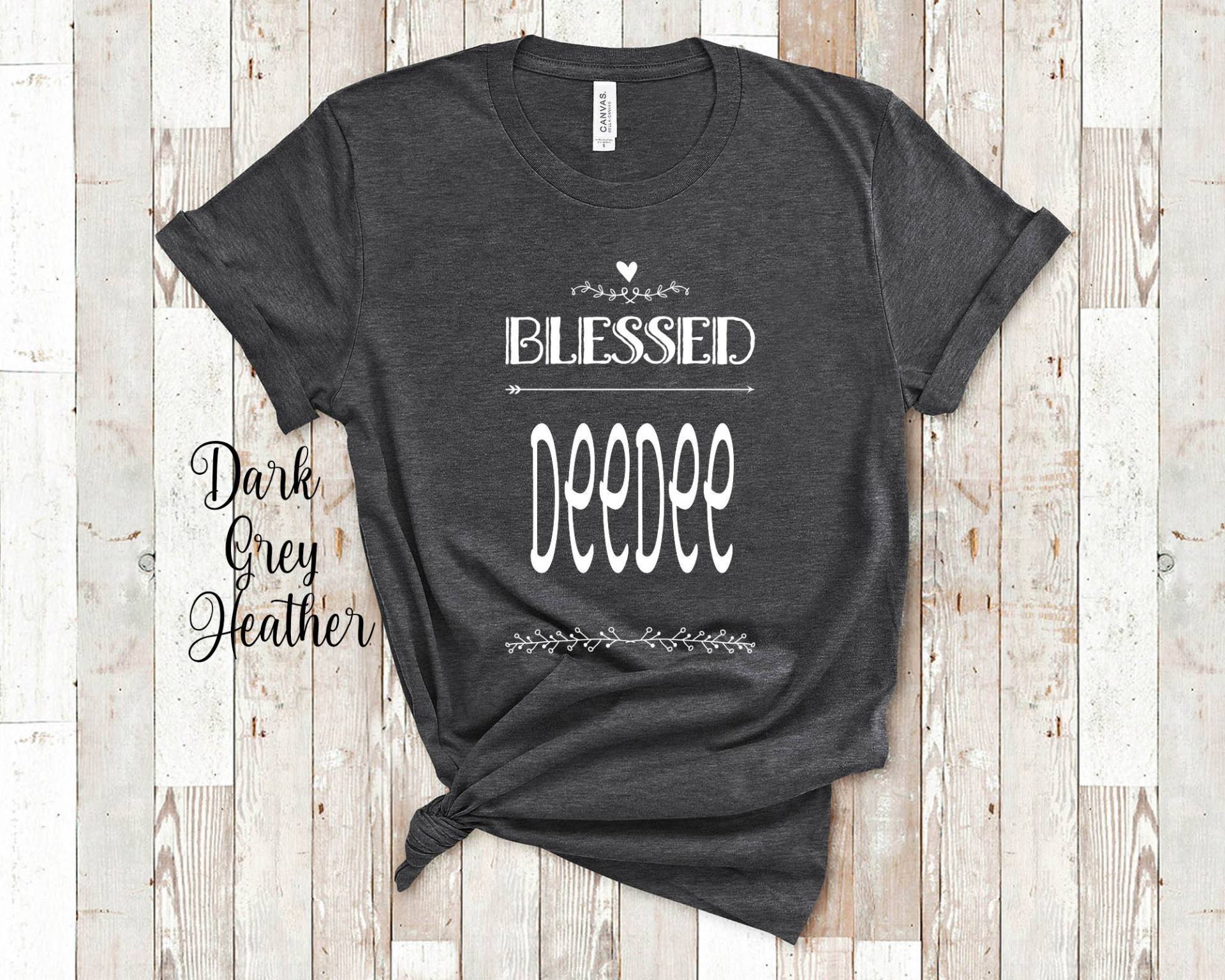 Blessed Deedee Oma Tshirt Besondere Großmutter Geschenk Idee Für Muttertag, Geburtstag, Weihnachten Oder Schwangerschaft Reveal Ankündigung von WalltoWallMall