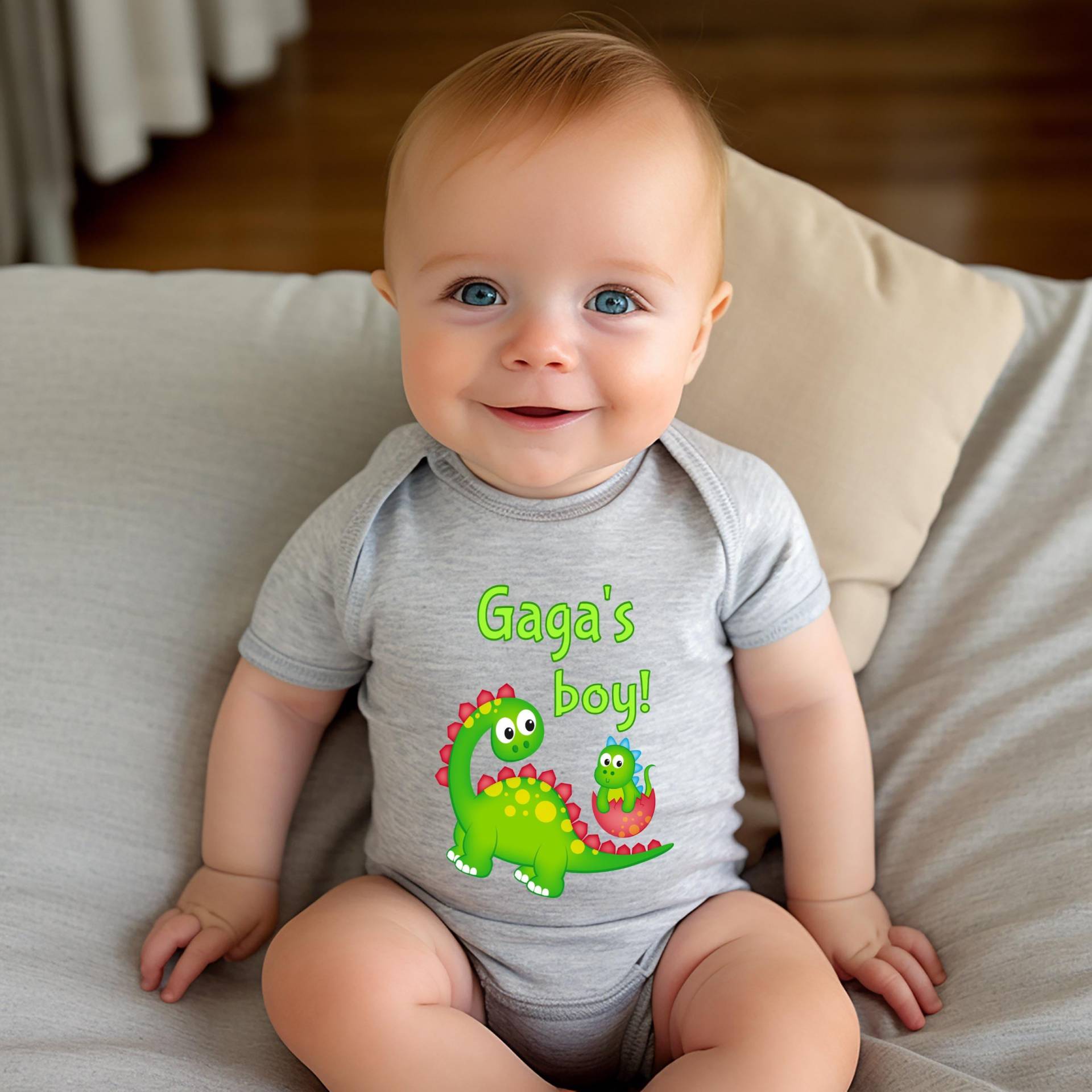 Gagas Junge Süßer Oma Name Dinosaurier Baby Body, Tshirt Oder Kleinkind Shirt Für Ein Besonderes Großmutter Geschenk Schwangerschaft Ankündigung von WalltoWallMall
