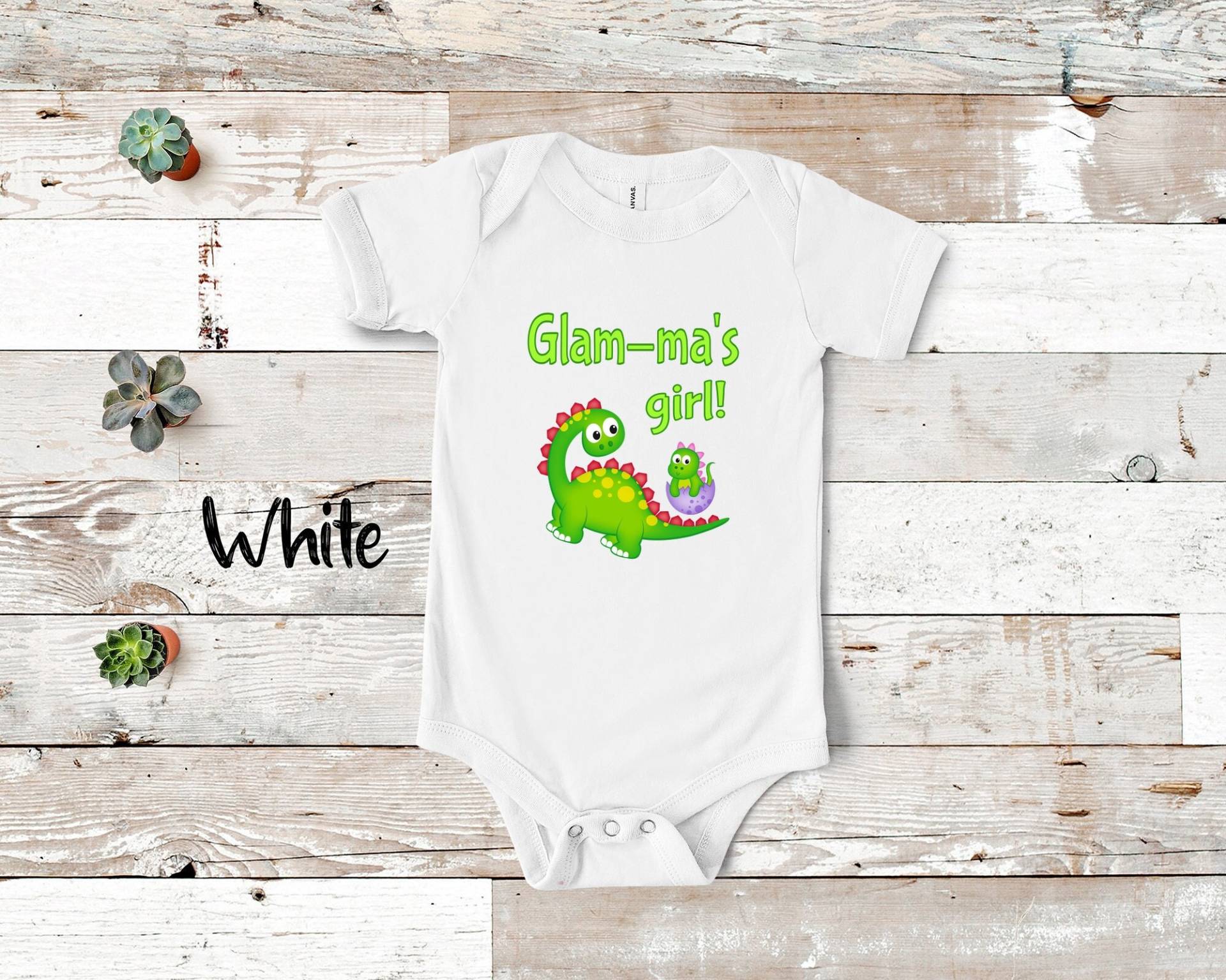 Glam-Ma's Mädchen Süßer Oma Name Dinosaurier Baby Body, Tshirt Oder Kleinkind Shirt Für Ein Besonderes Großmutter Geschenk Schwangerschaft von WalltoWallMall
