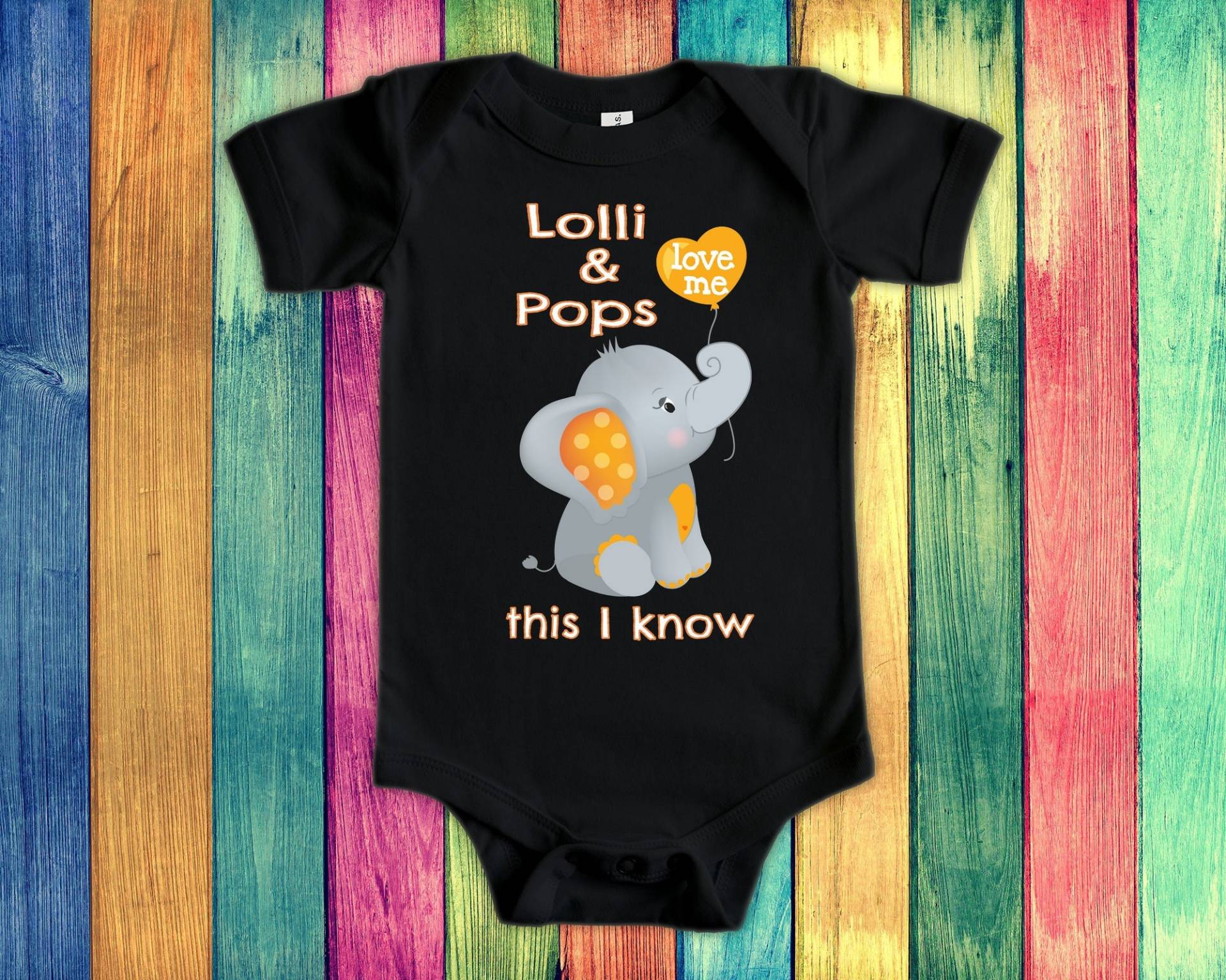 Lolli & Pops Love Me Cute Oma Name Opa Elefant Baby Body, Tshirt Oder Kleinkind Shirt - Kann Individuell Personalisiert Werden von WalltoWallMall