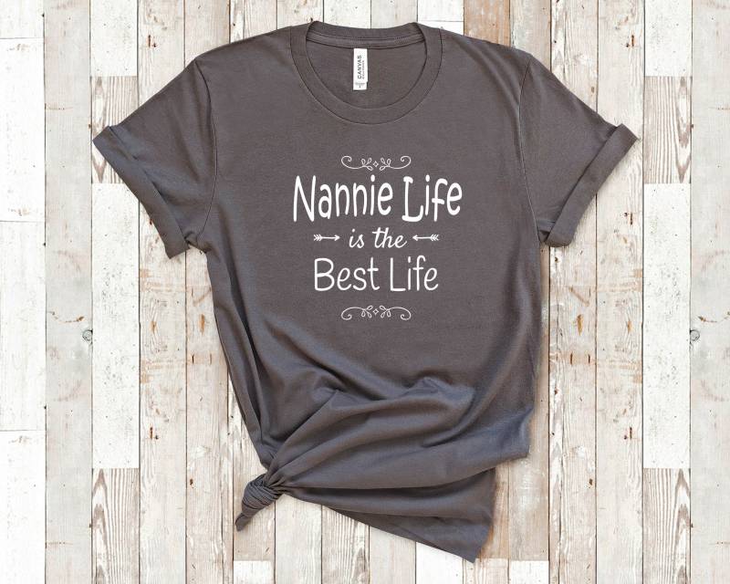 Nannie Life Is The Best Shirt Für Großmutter Geburtstag Weihnachten Muttertagsgeschenk von WalltoWallMall