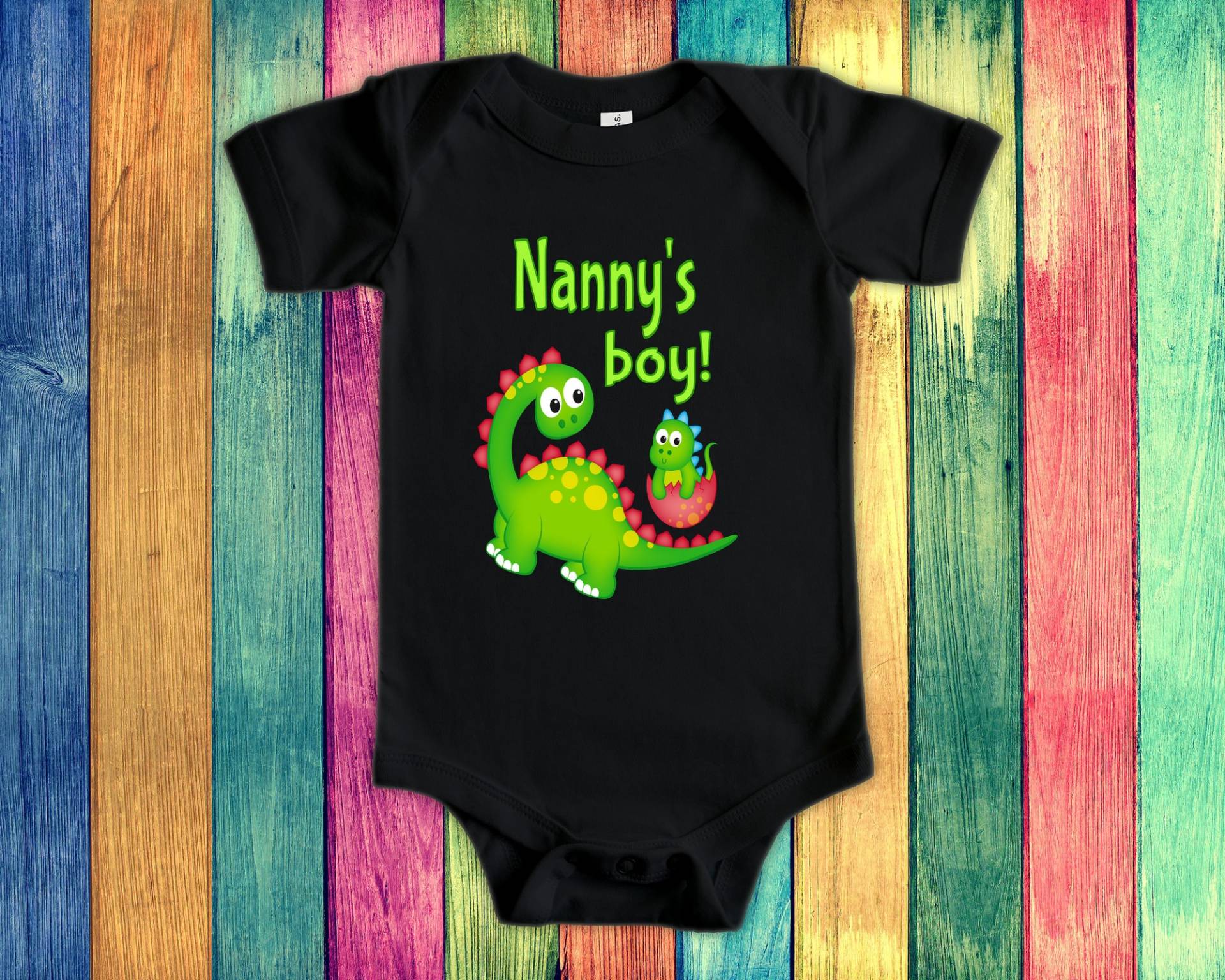Nannys Junge Süße Oma Name Dinosaurier Baby Body, Tshirt Oder Kleinkind Shirt Für Besondere Großmutter Geschenk Schwangerschaft Offenbaren von WalltoWallMall