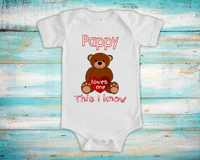 Pappy Loves Me Süßer Opa Name Bär Baby Body, Tshirt Oder Kleinkind Shirt Besonderes Großvater Geschenk Schwangerschaft Ankündigung von WalltoWallMall