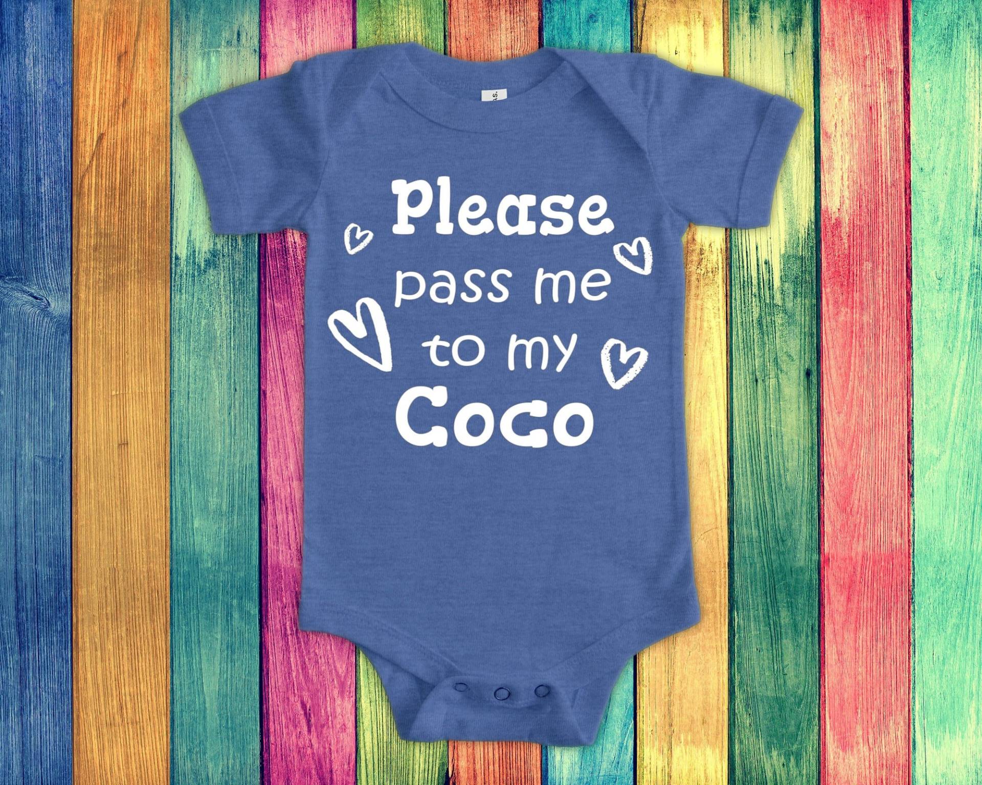 Pass Me To Coco Süßer Oma Baby Body, Tshirt Oder Kleinkind Shirt Besonderes Großmutter Geschenk Schwangerschaft Ankündigung von WalltoWallMall