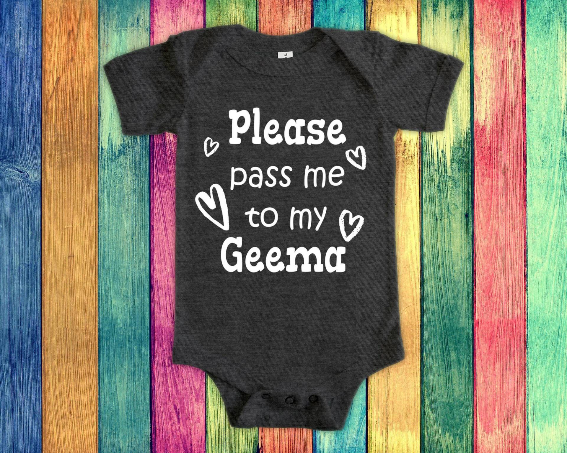 Pass Me To Geema Süßer Oma Baby Body, Tshirt Oder Kleinkind Shirt Besonderes Großmutter Geschenk Schwangerschaft Ankündigung von WalltoWallMall