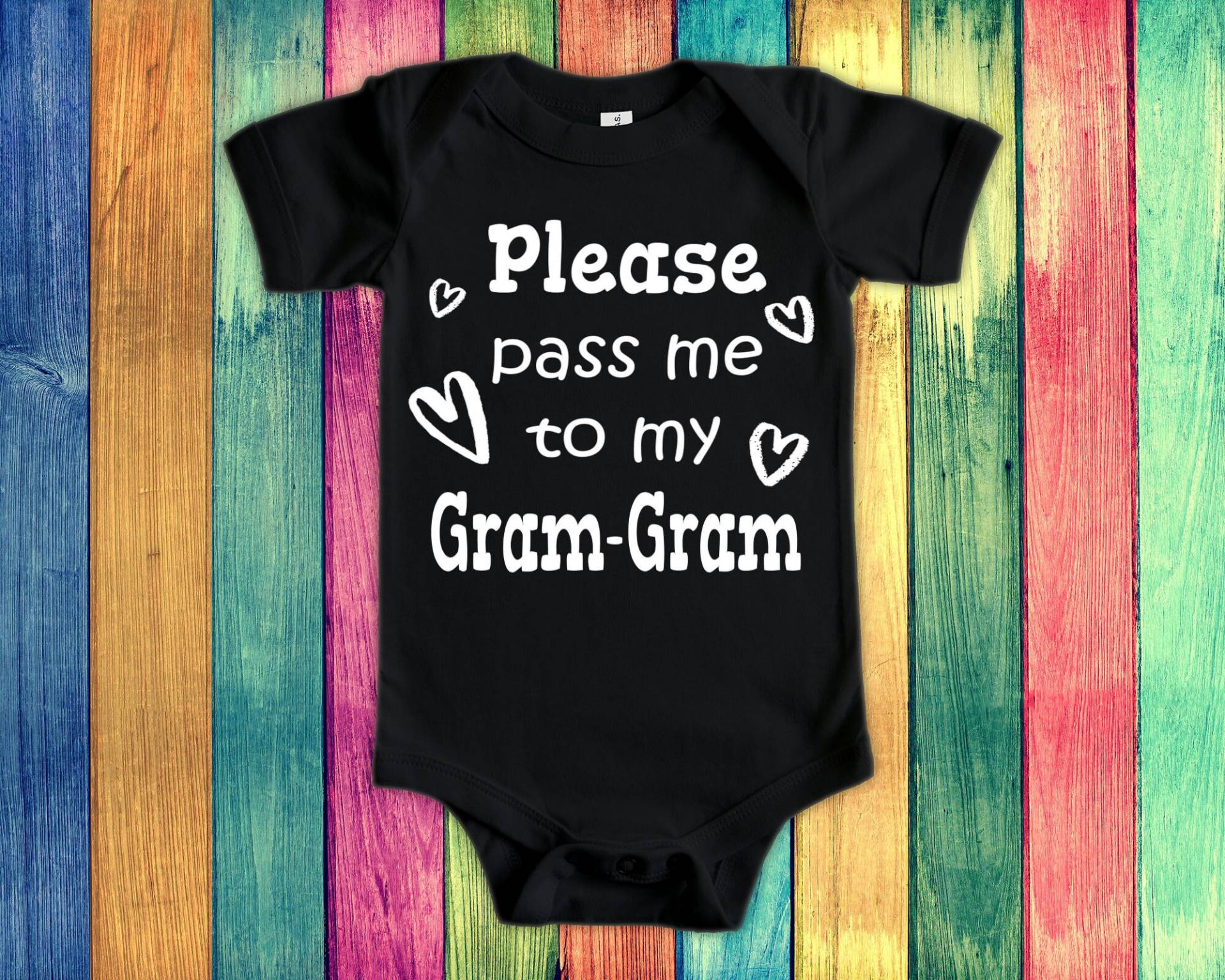 Pass Me To Gram-Gram Süßer Oma Name Baby Body, Tshirt Oder Kleinkind Shirt Besonderes Großmutter Geschenk Schwangerschaft Ankündigung von WalltoWallMall