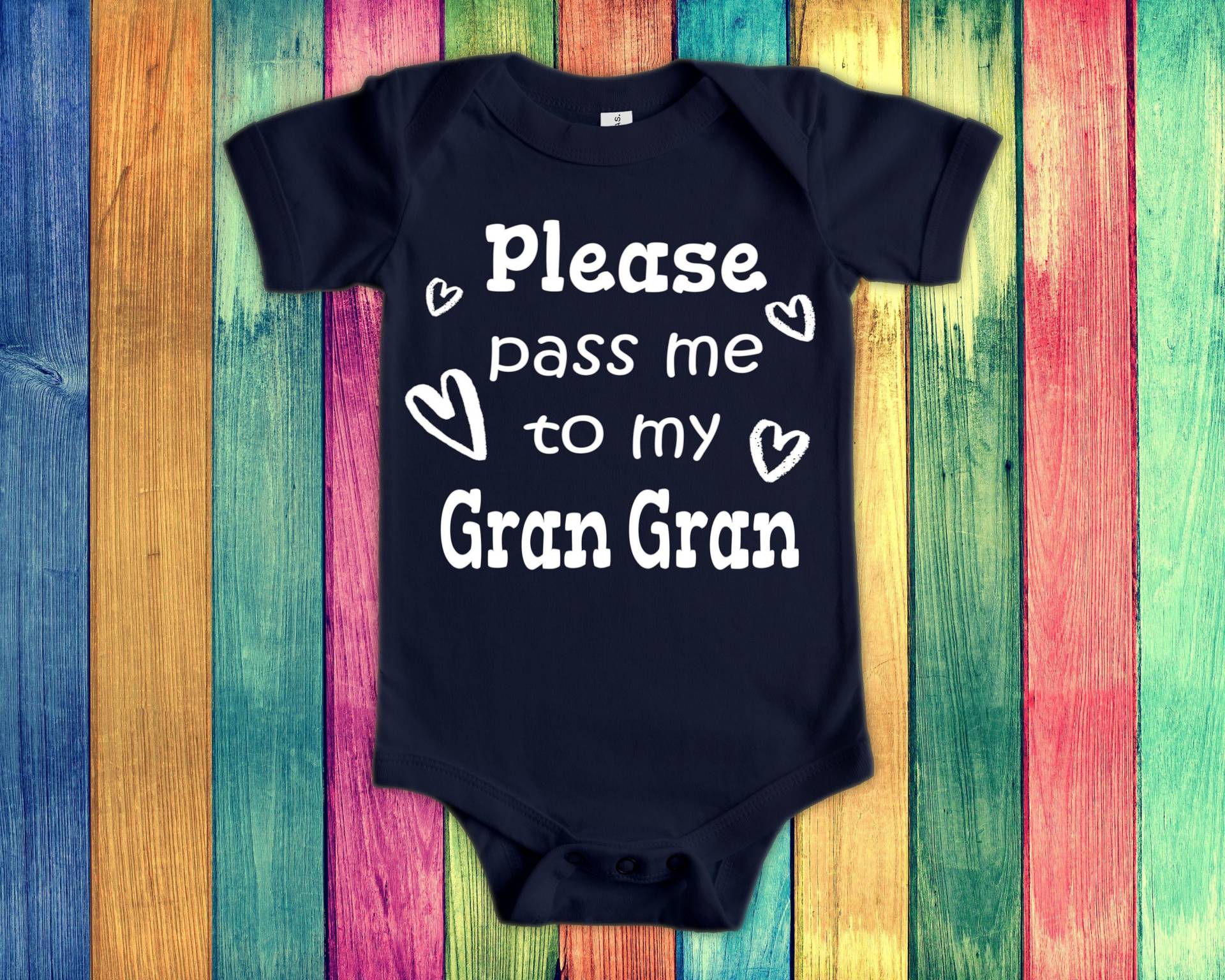 Pass Me To Gran Cute Oma Baby Body, Tshirt Oder Kleinkind Shirt Besonderes Großmutter Geschenk Schwangerschaft Ankündigung von WalltoWallMall