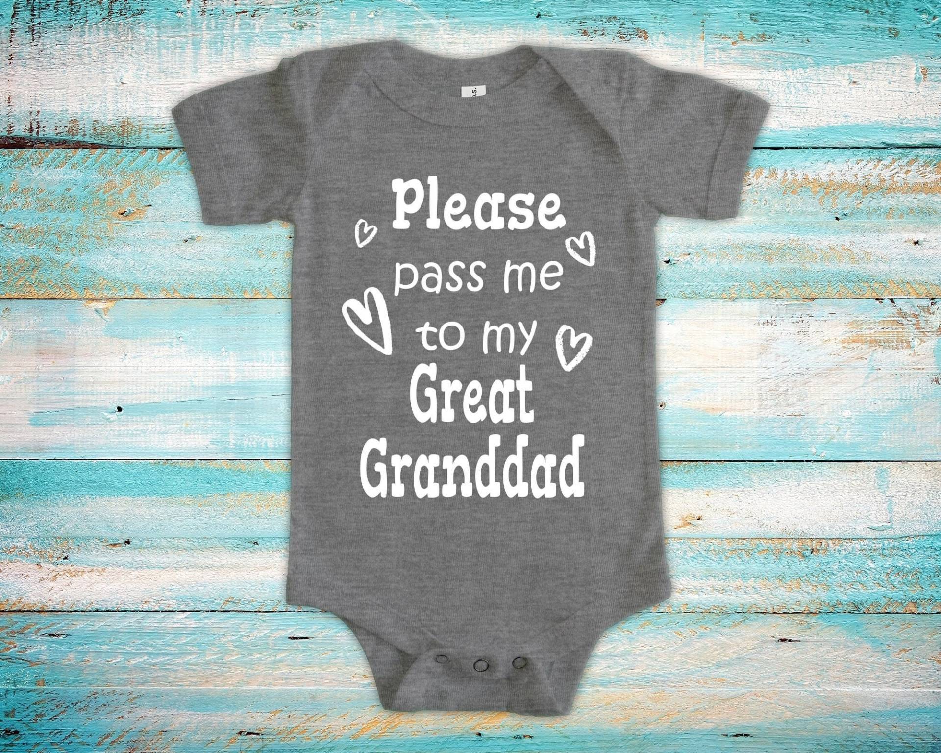 Pass Me To Great Granddad Süßer Opa Baby Body, Tshirt Oder Kleinkind Shirt Besonderes Großvater Geschenk Schwangerschaft Ankündigung von WalltoWallMall