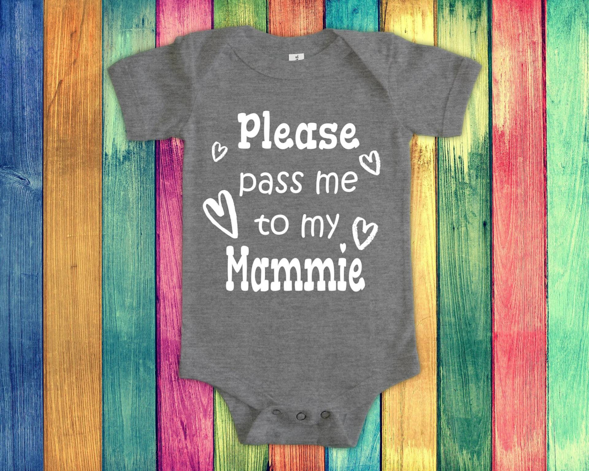 Pass Me To Mammie Süßer Oma Baby Body, Tshirt Oder Kleinkind Shirt Besonderes Großmutter Geschenk Schwangerschaft Ankündigung von WalltoWallMall