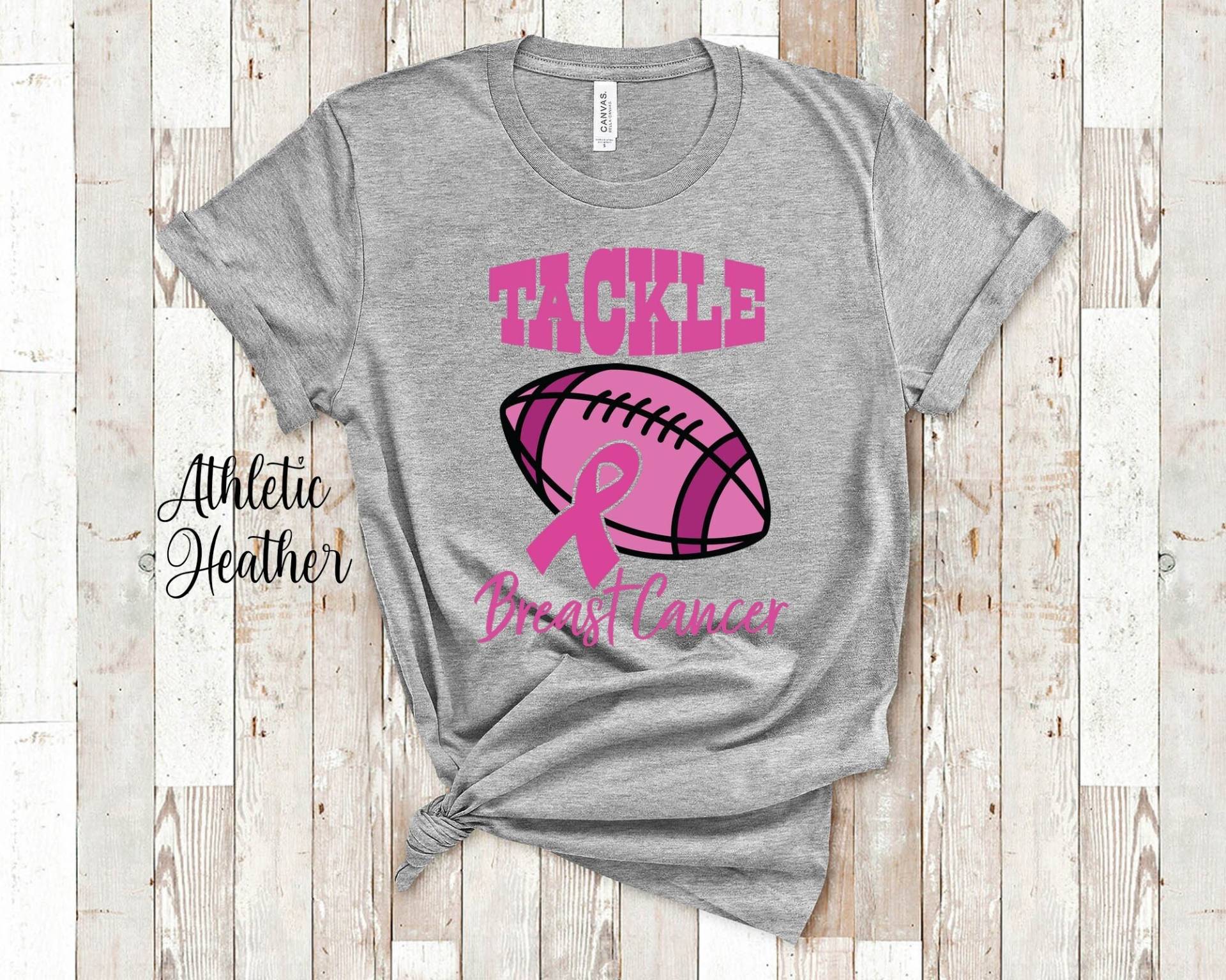 Pink Ribbon Fußball Themed Tackle Brustkrebs Bewusstsein Tshirt - Ideal Für Krebs Überlebende Geschenke Freunde Und Familienmitglieder von WalltoWallMall