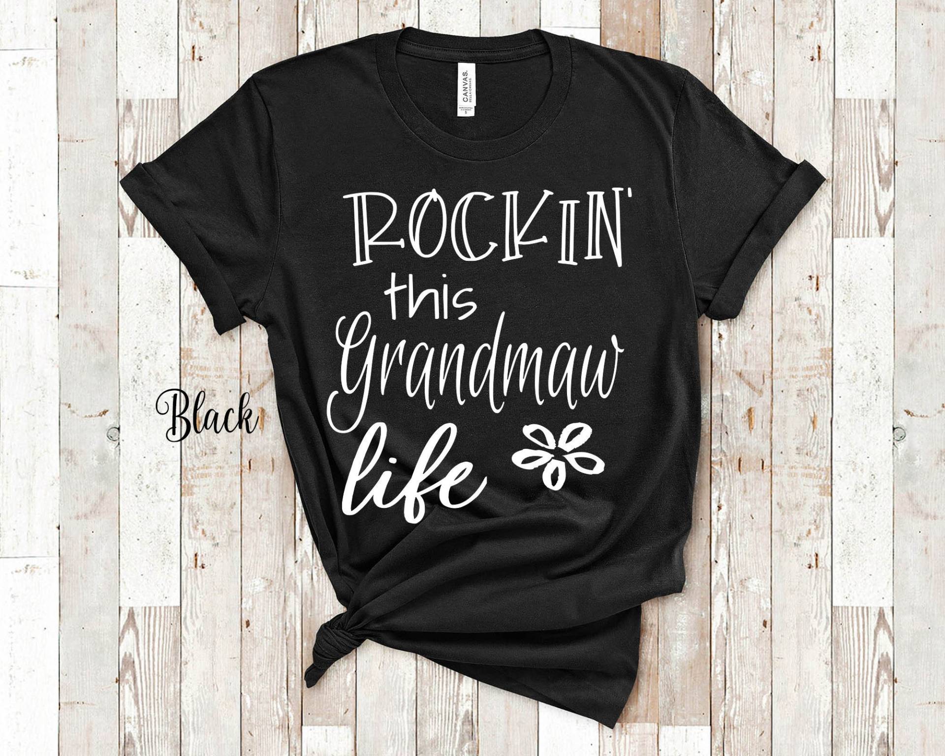 Rockin This Grandmaw Life Grandma Tshirt Spezielle Großmutter Geschenkidee Für Muttertag, Geburtstag, Weihnachten Oder Schwangerschaftansage von WalltoWallMall