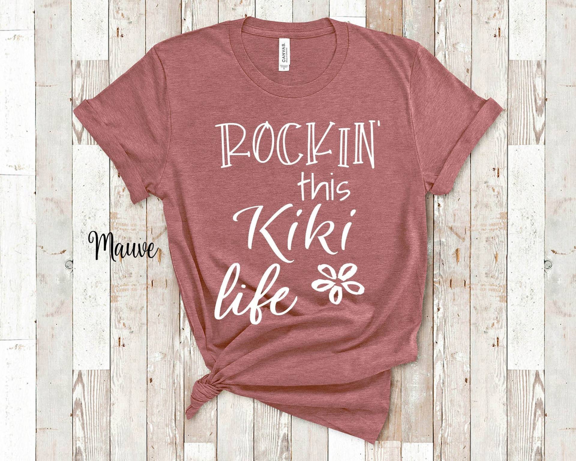 Rockin This Kiki Life Grandma Tshirt Spezielle Großmutter Geschenkidee Für Muttertag, Geburtstag, Weihnachten Oder Schwangerschaftsmitteilung von WalltoWallMall