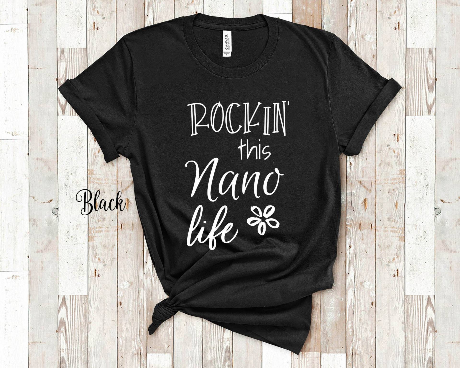 Rockin "This Nano Life Grandma Tshirt Spezielle Großmutter Geschenkidee Für Muttertag, Geburtstag, Weihnachten Oder Schwangerschaftsmitteilung von WalltoWallMall