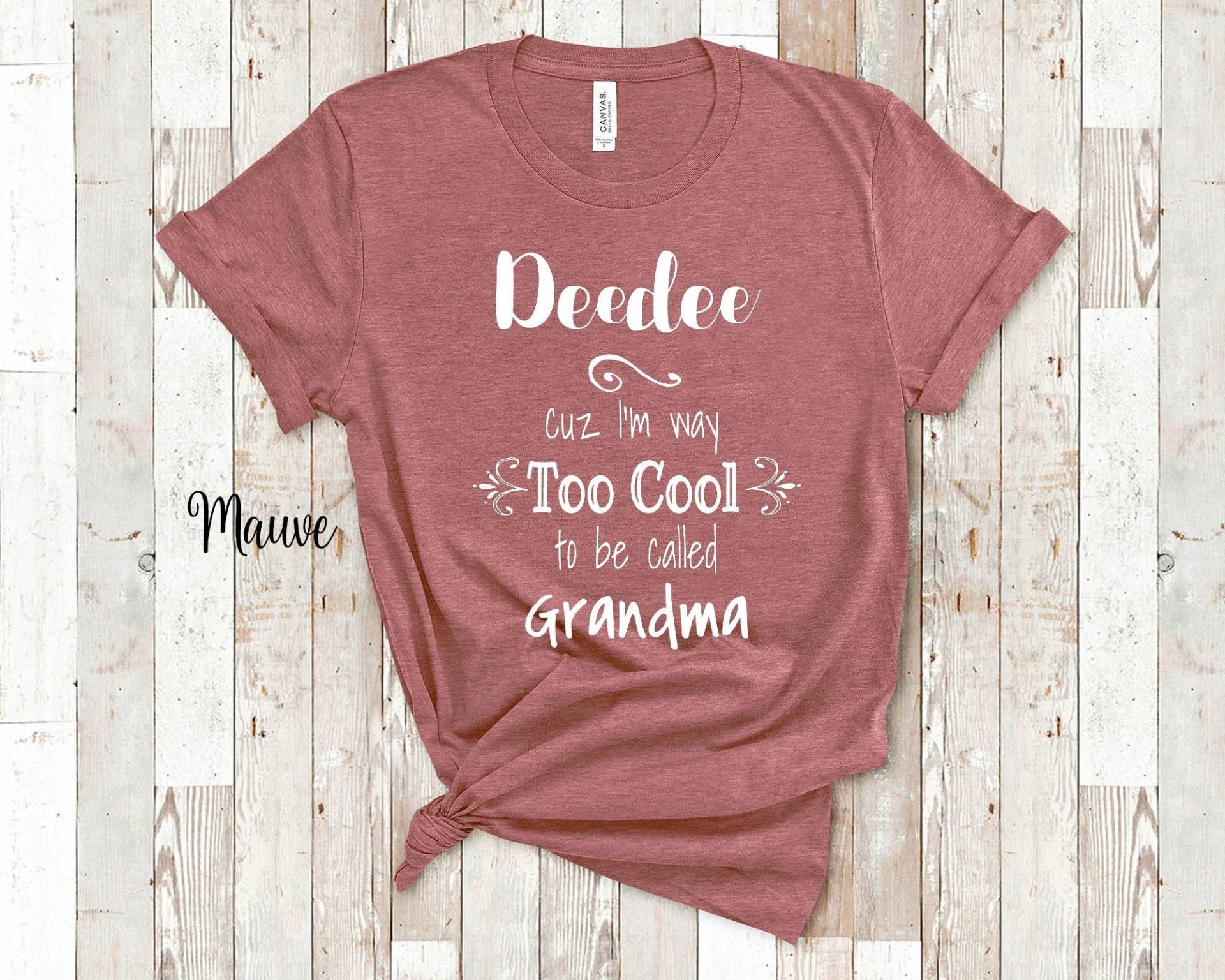 Too Cool Deedee Oma Tshirt Besondere Großmutter Geschenkidee Für Muttertag, Geburtstag, Weihnachten Oder Schwangerschaft Offenbaren Ankündigung von WalltoWallMall