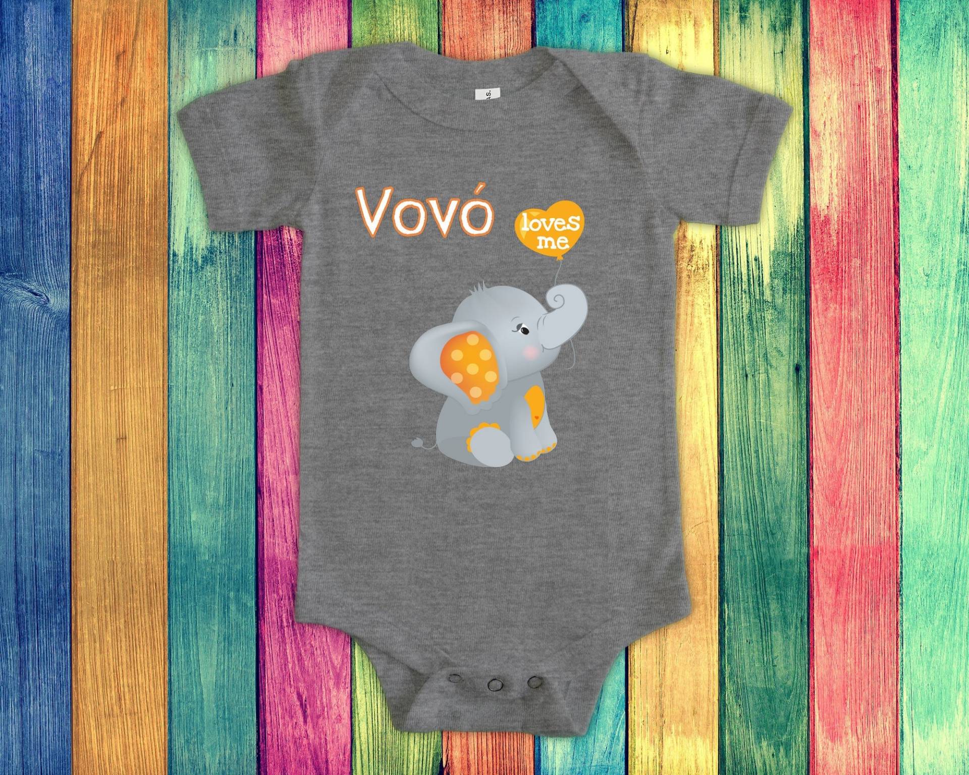 Vovó Loves Me Süßer Oma Name Baby Body, Tshirt Oder Kleinkind Shirt Portugiesisch Großmutter Geschenk, Schwangerschaft Ankündigung von WalltoWallMall