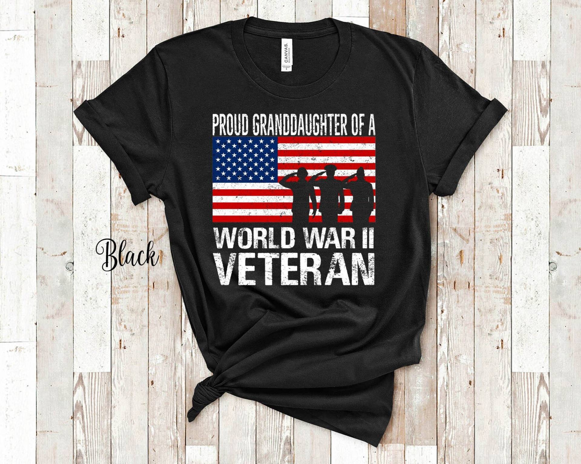 stolze Enkelin Eines Zweiten Weltkriegs Veteranen Familien-Hemd Für Großvater-Enkelinnen Passender Gedenktag Oder Tag Tshirt stolze Enkelin Eines Zweiten Weltkriegs Veteranen Familien-Hemd Für Großvater-Enkelinnen Passender Gedenktag Oder Tag Tshirt von WalltoWallMall