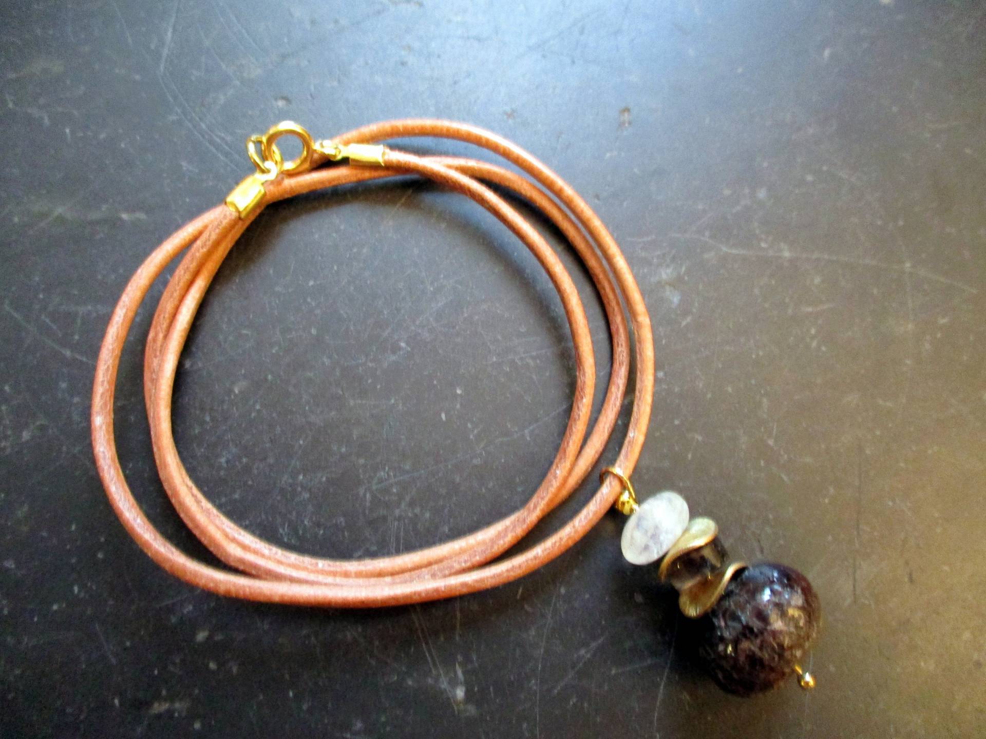 Kette, Anhänger, Cairn, Lederband, Granat, Turmalin, Mondstein Kette, Anhänger, Cairn, Lederband, Granat, Turmalin, Mondstein von WaltrautvonRoda