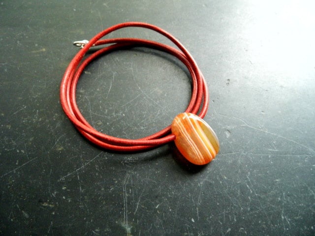 Kette, Lederband, Achat, Tropfen, Orange, Gemasert Unisex, Silber Kette, Lederband, Achat, Tropfen, Orange, Gemasert Unisex, Silber von WaltrautvonRoda