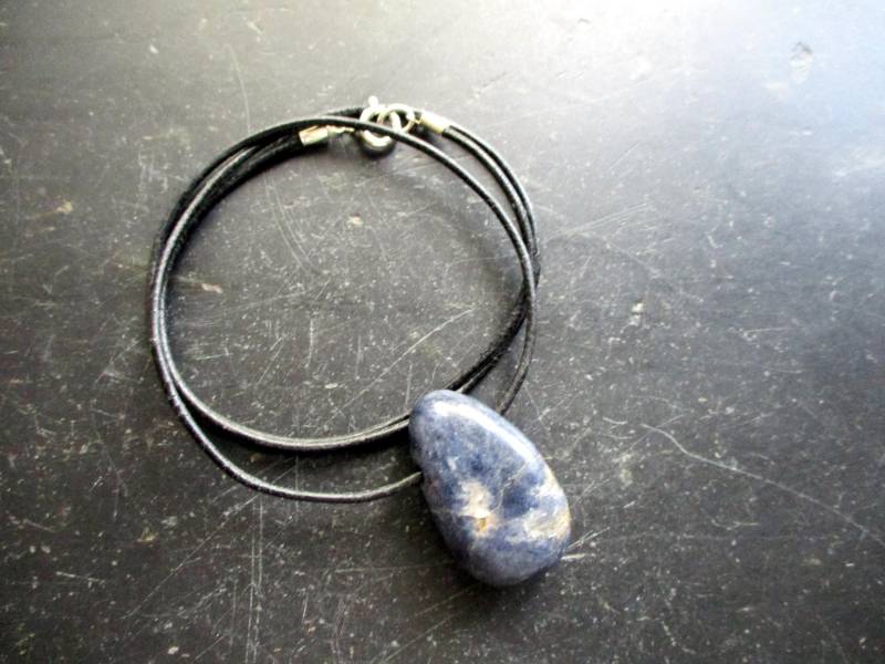 Kette, Lederband, Anhänger, Saphir, Tropfen, Unisex von WaltrautvonRoda