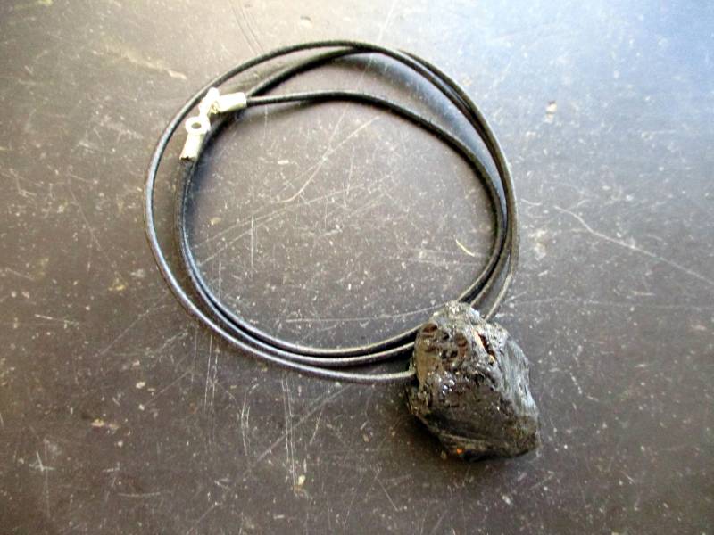 Kette, Lederband, Anhänger, Turmalin, Natur, Schwarz, Unisex von WaltrautvonRoda