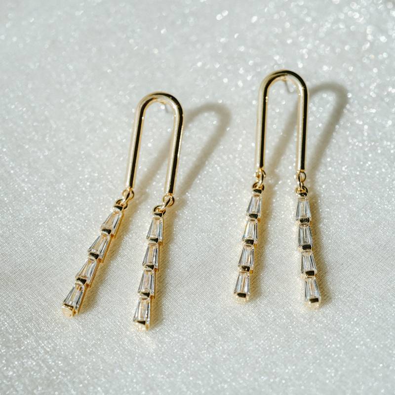 Fallon Tropfen Ohrringe, Gold Cz Post Kubik Ohrringe von WanderandLustJewelry