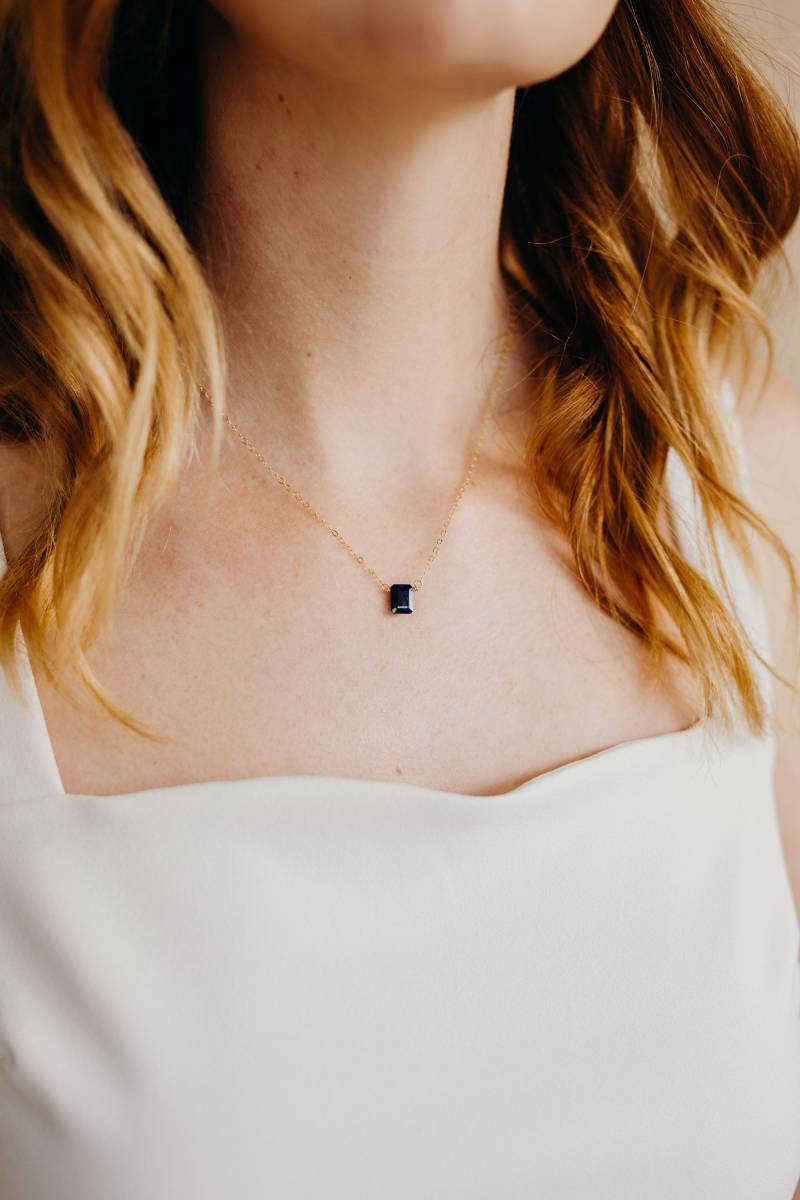 September Geburtsstein Halskette, Saphir Blau Blaue Edelstein Geburtstag Brautjungfer Geschenk, Zierliche Halskette von WanderandLustJewelry