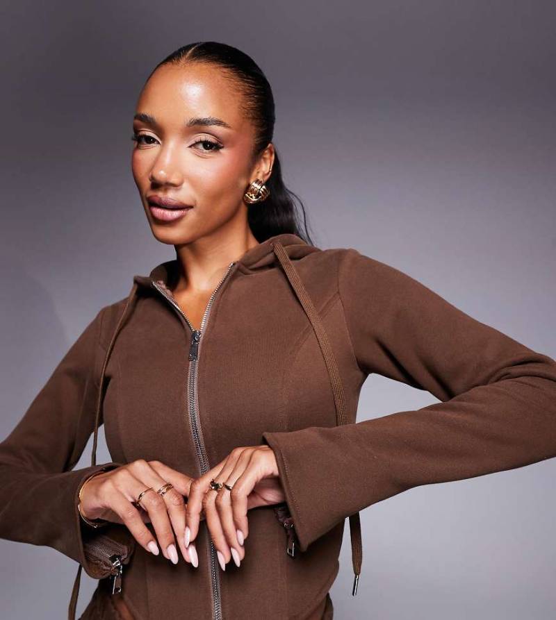 Wander Doll - Everyday - Korsett-Kapuzenjacke in Schokobraun mit Fleece-Innenseite, Kombiteil von Wanderdoll