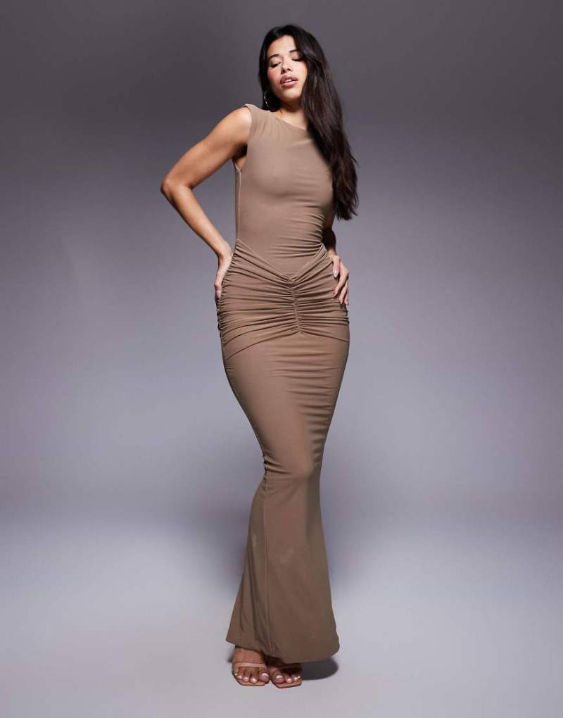 Wanderdoll - Poppy - Ärmelloses Maxikleid aus formendem Netzstoff in Mokka mit geraffter Taille-Braun von Wanderdoll