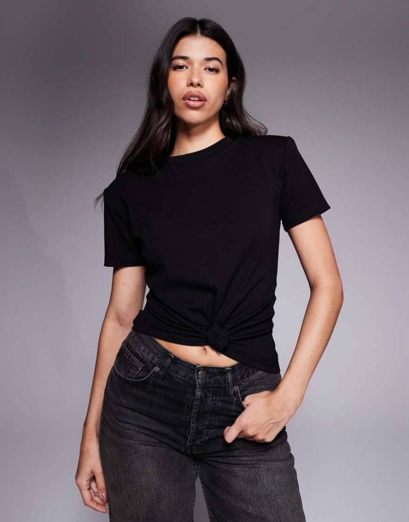 Wander Doll - So Basic - T-Shirt mit hohem Baumwollanteil in Schwarz mit Knoten vorne und Schulterpolstern von Wanderdoll