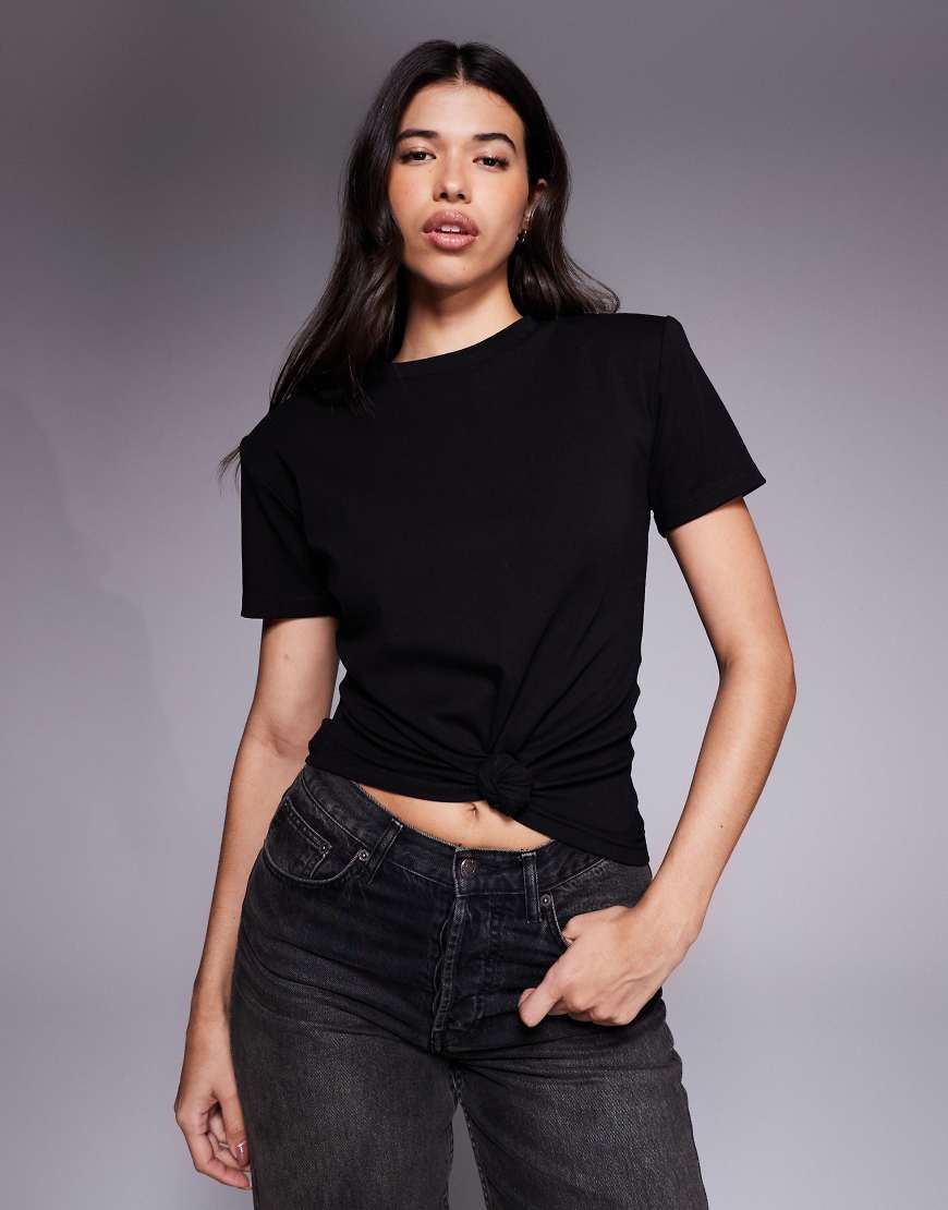Wander Doll - So Basic - T-Shirt mit hohem Baumwollanteil in Schwarz mit Knoten vorne und Schulterpolstern von Wanderdoll