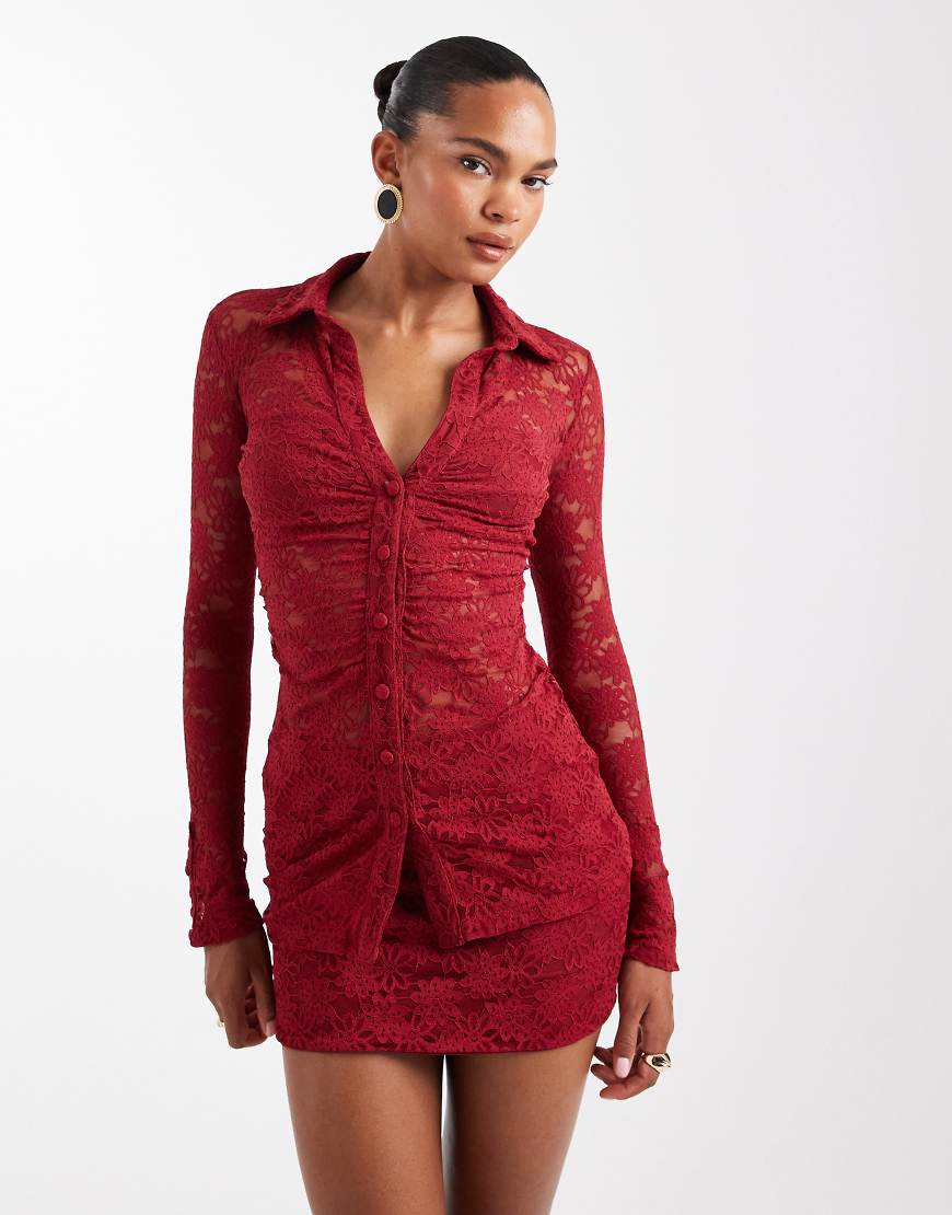 Wanderdoll - Lacie - Langärmlige Hemdbluse aus Spitze in Weinrot mit tiefem Ausschnitt, Kombiteil Wanderdoll - Lacie - Langärmlige Hemdbluse aus Spitze in Weinrot mit tiefem Ausschnitt, Kombiteil von Wanderdoll