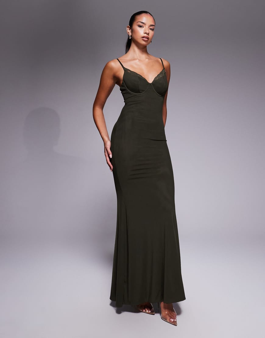 Wanderdoll - Leah - Figurformendes, dreilagiges Träger-Maxikleid in Waldgrün aus Netzstoff mit spitzenbesetztem Körbchendetail und Schwalbenschwanz-Grau von Wanderdoll