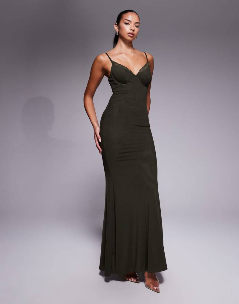 Wanderdoll - Leah - Figurformendes, dreilagiges Träger-Maxikleid in Waldgrün aus Netzstoff mit spitzenbesetztem Körbchendetail und Schwalbenschwanz-Grau von Wanderdoll