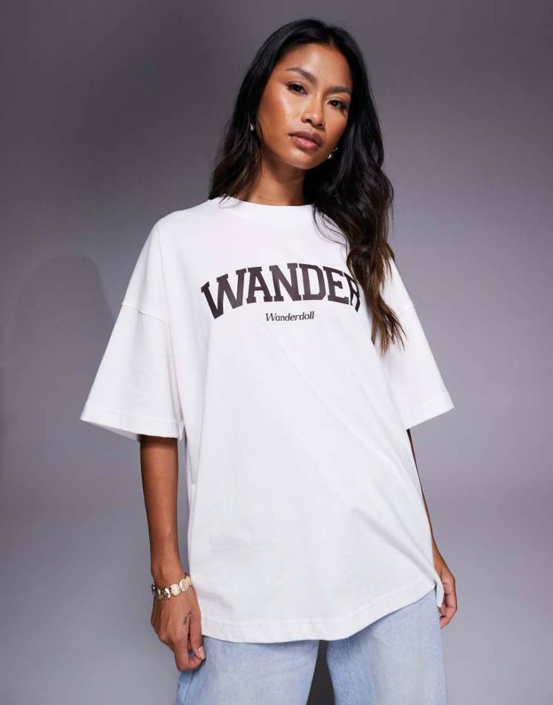 Wanderdoll - Oversize-T-Shirt in Weiß mit Rundhalsausschnitt und Logo von Wanderdoll