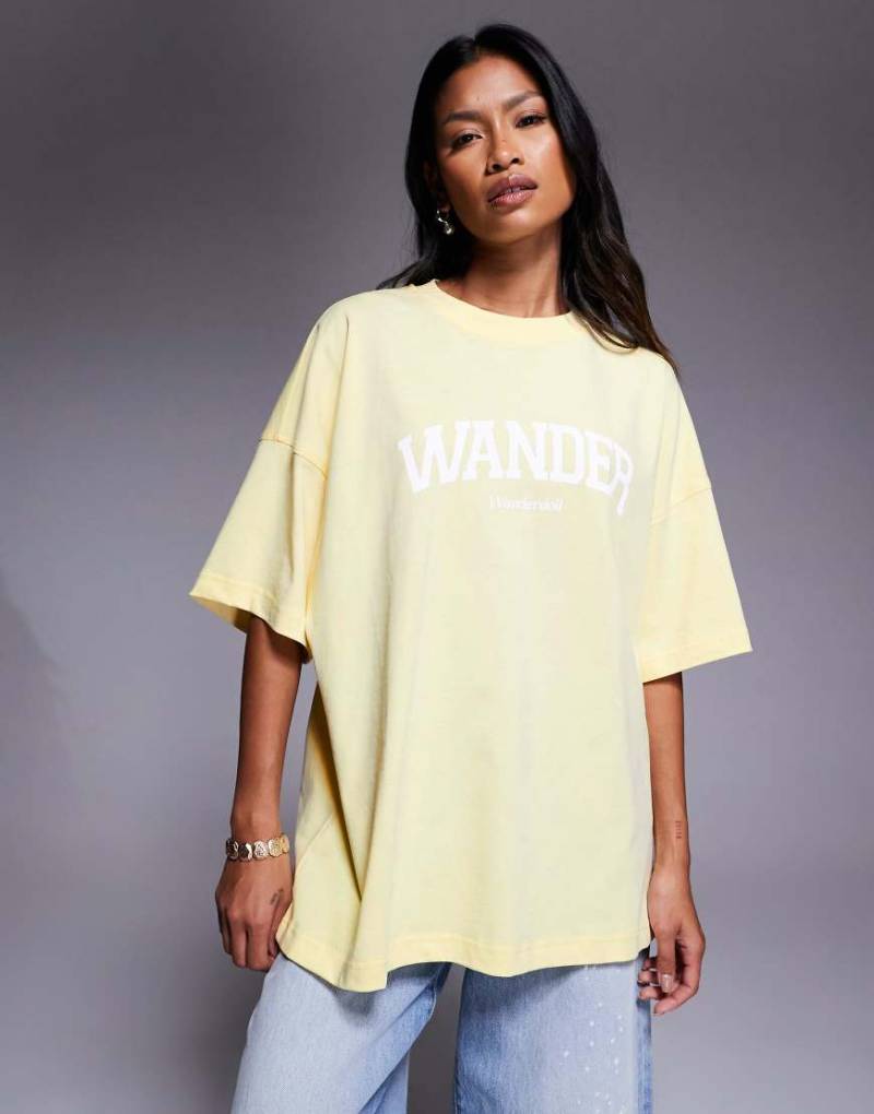 Wanderdoll - Oversize-T-Shirt in Zitronengelb mit Rundhalsausschnitt und Logo in Weiß von Wanderdoll