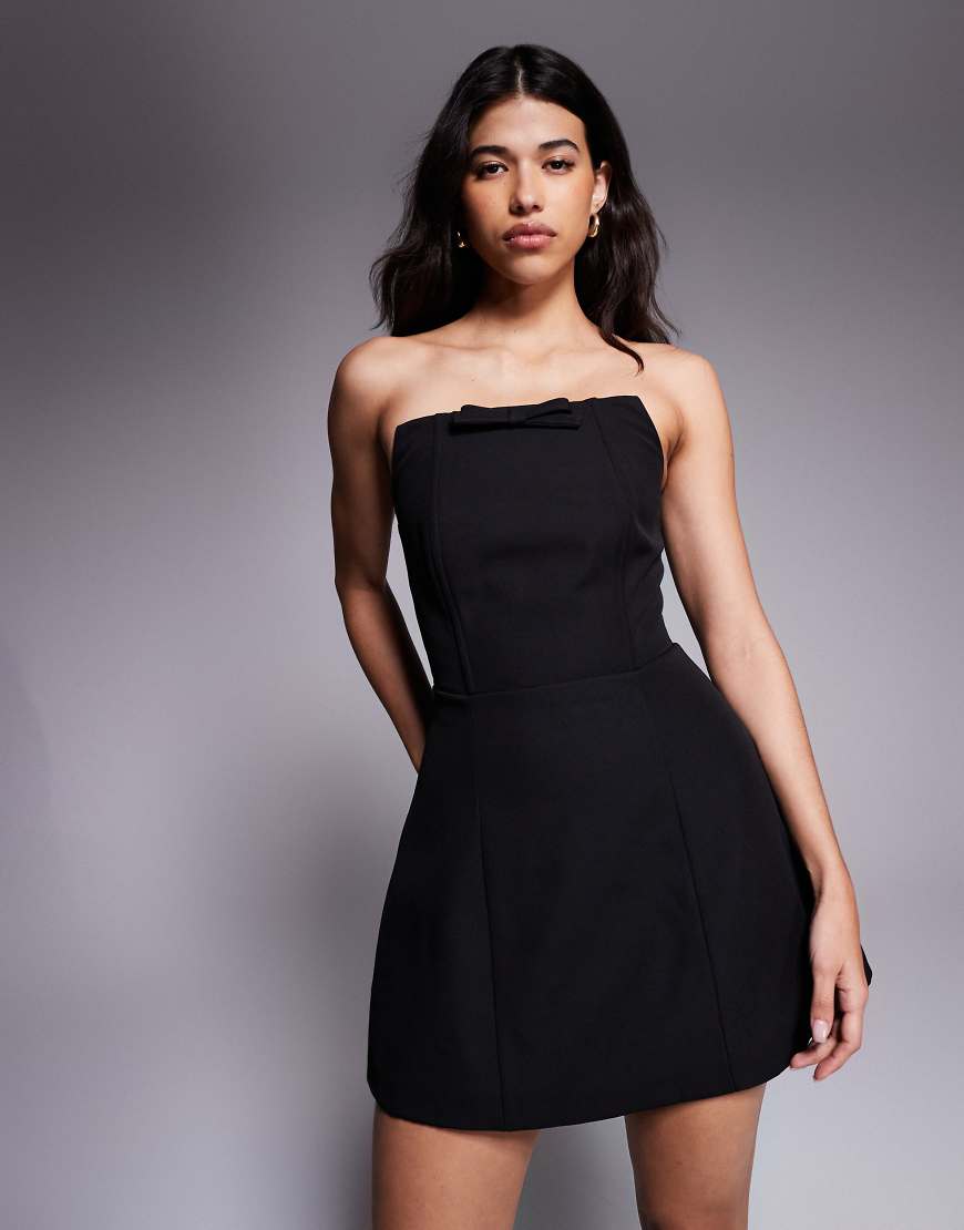 Wanderdoll - Trägerloses schwarzes Minikleid im Strukturdesign mit Zierschleife und eckigem Ausschnitt von Wanderdoll