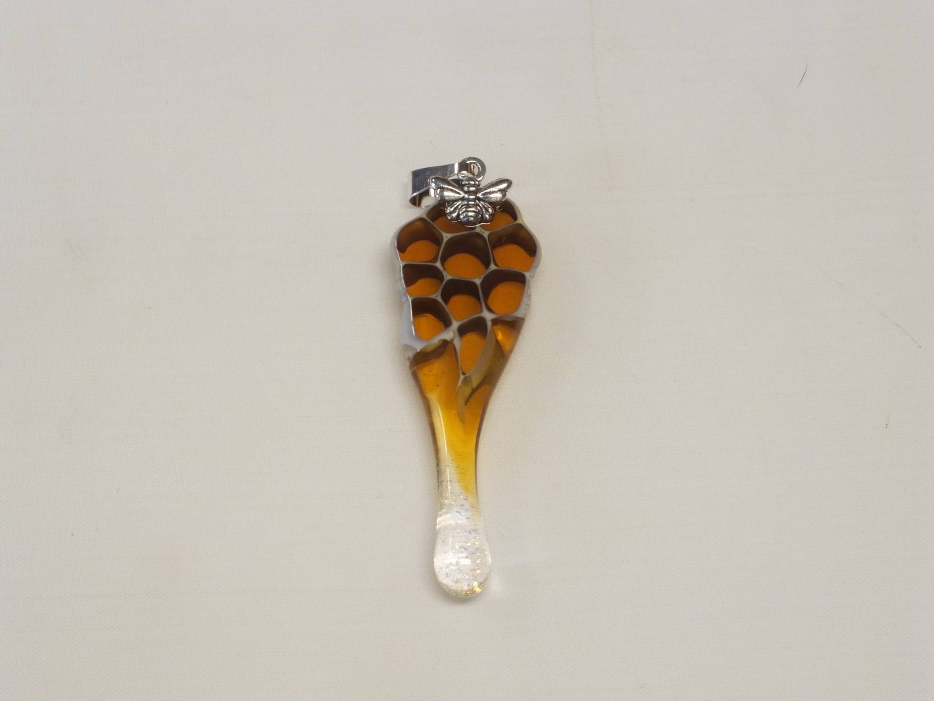 Bienenwaben Schmuck ~ Anhänger Imkerei Bienenwaben Schmuck ~ Anhänger Imkerei von WanderingArtGlass