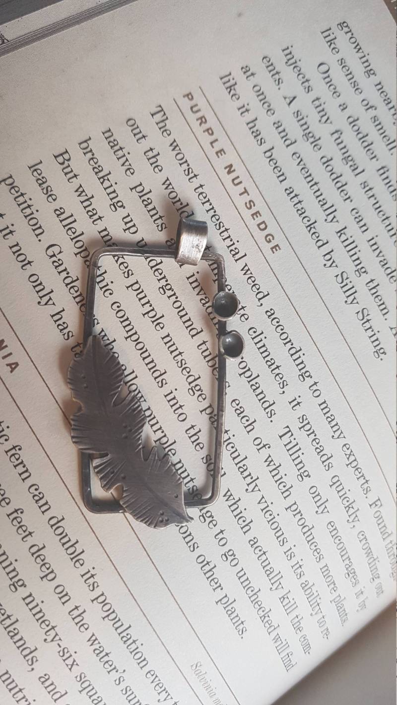 sterling Silberanhänger - Gemeinde Mit Dem Geist Feder von WanderingMoth