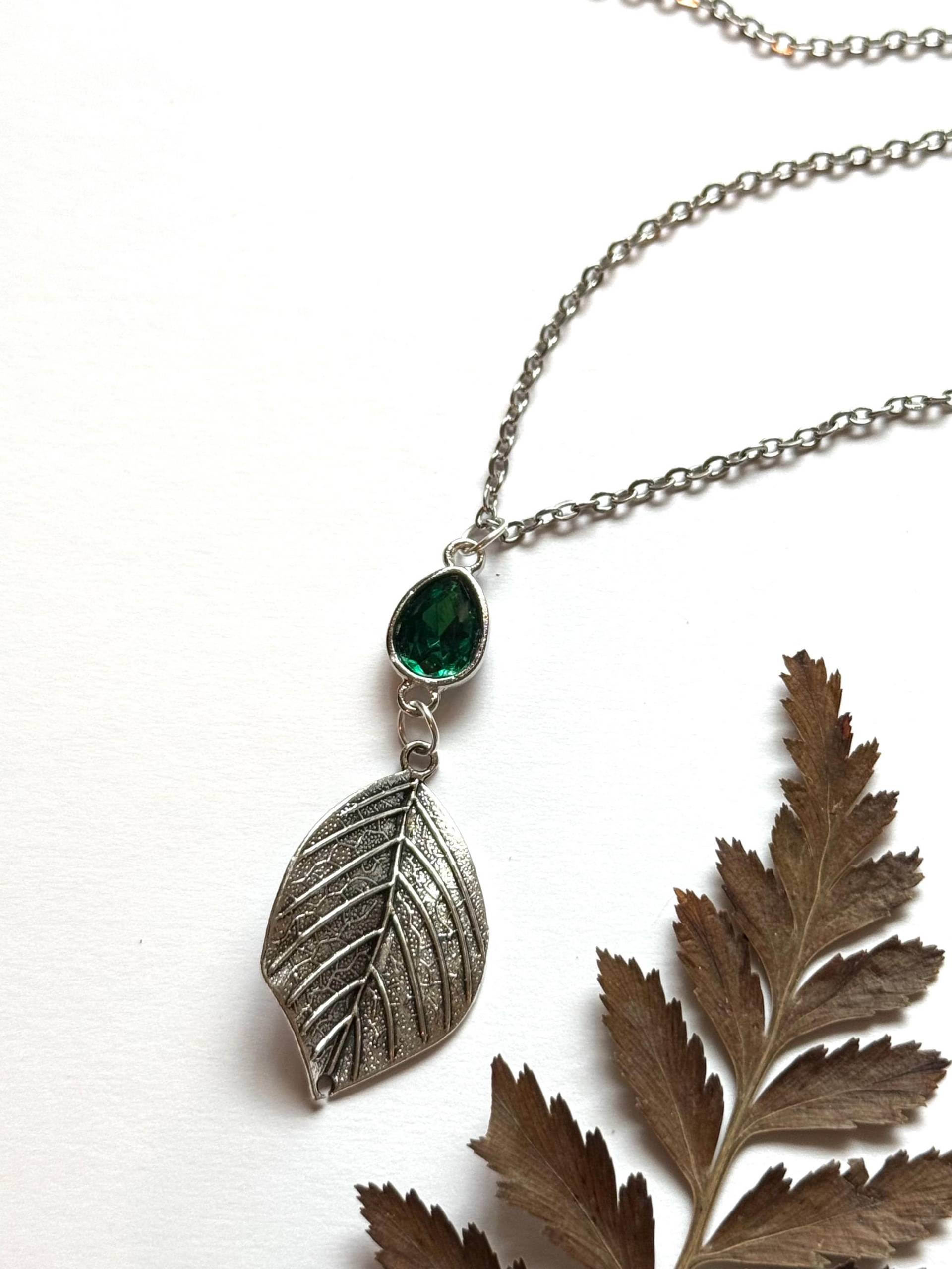 Silber Blatt Halskette | Kristall Charm Edelstahl Naturschmuck Erdiger Blattschmuck Silber Blatt Halskette | Kristall Charm Edelstahl Naturschmuck Erdiger Blattschmuck von WanderlustWaresShop
