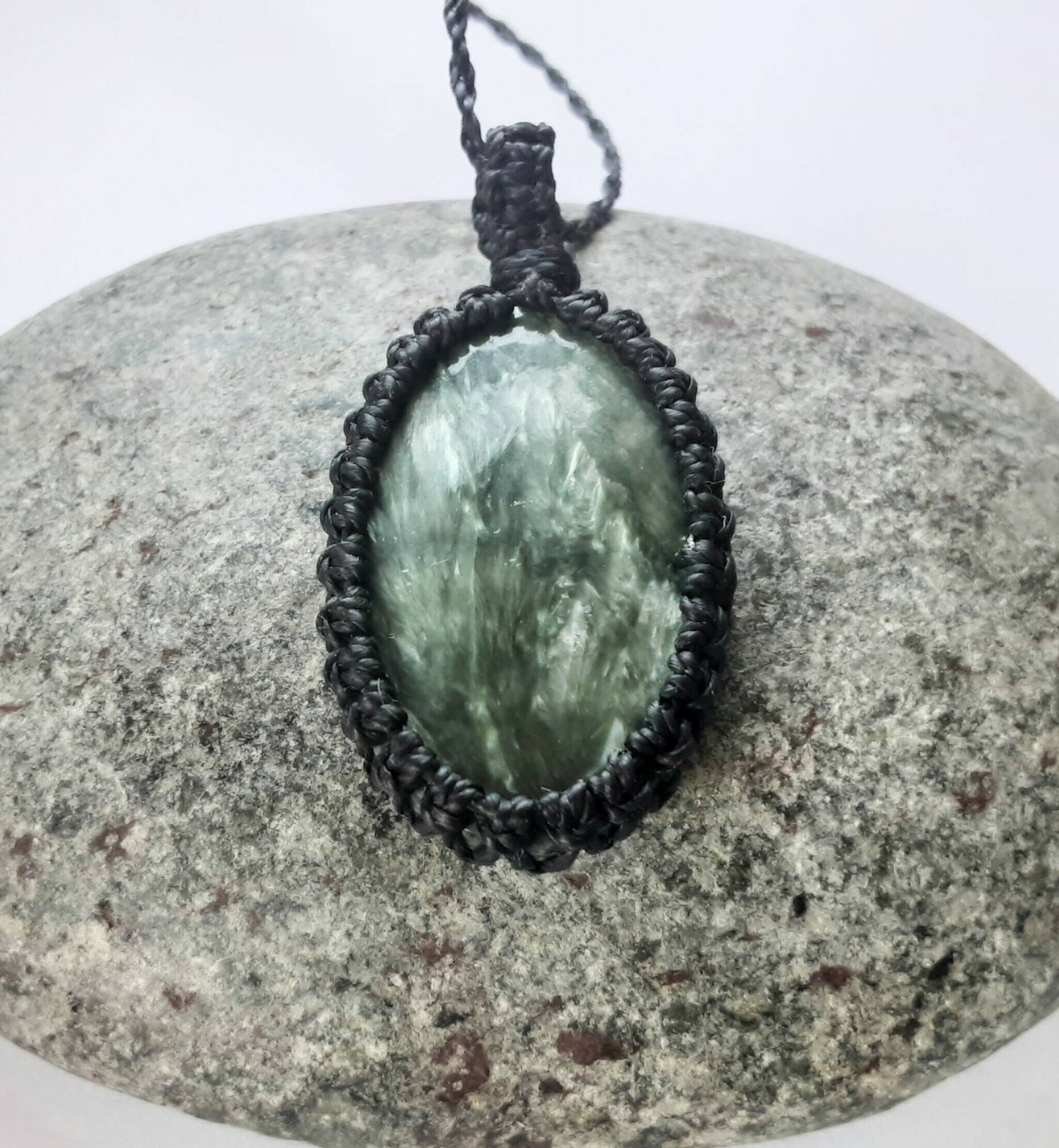 Seraphinit Makramee Halskette - Heilender Kristall Anhänger, Spiritueller Schmuck Seraphinit Makramee Halskette - Heilender Kristall Anhänger, Spiritueller Schmuck von WarakusiArt