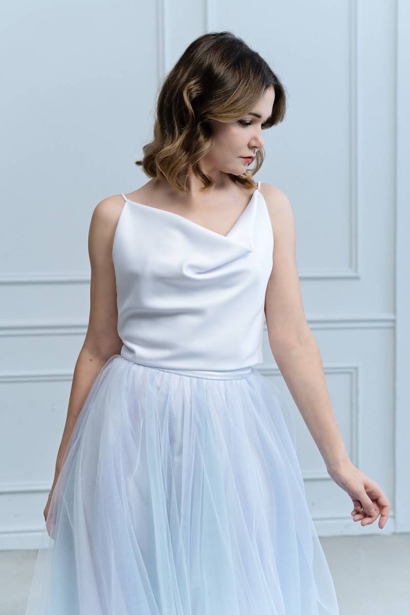 Charlie - Top Mit Wasserfallausschnitt in Drei Farben Und Optionaler Länge von WardrobeByDulcinea